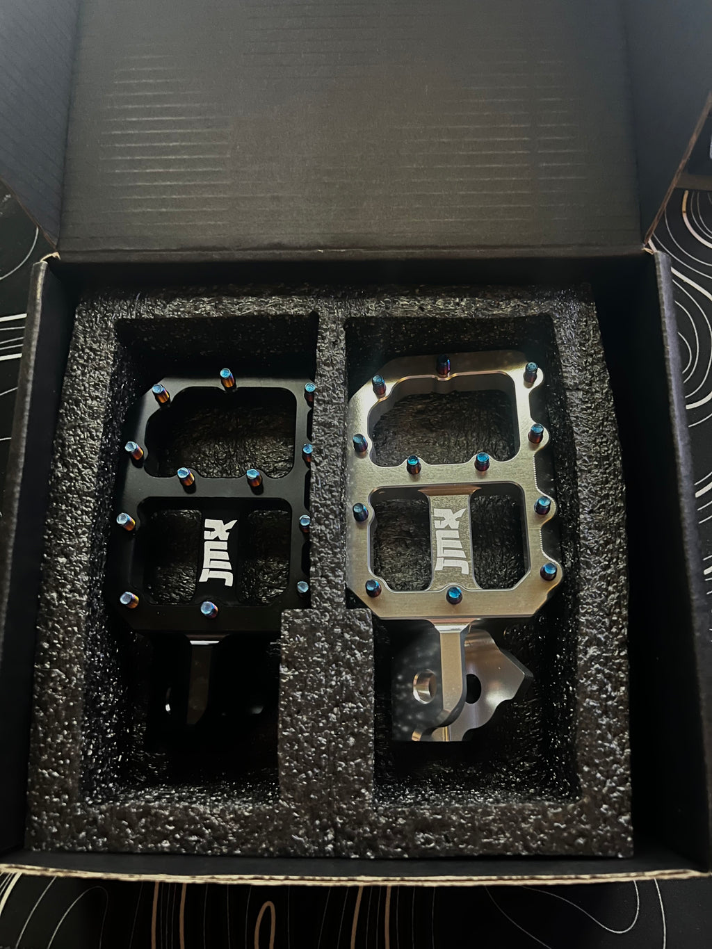 TITANIUM EMOTO PEGS
